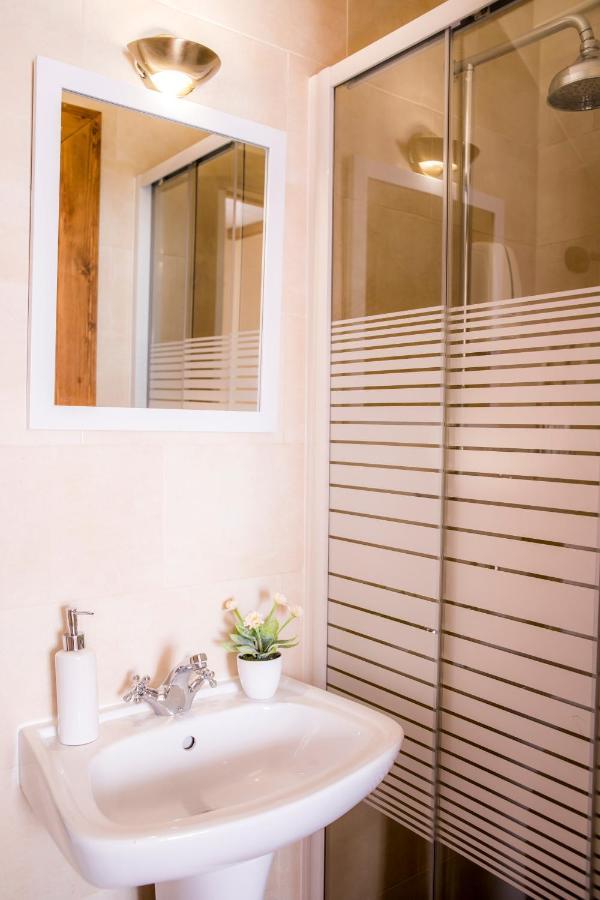 Double Room with Private Bathroom,1650027487:JPEG