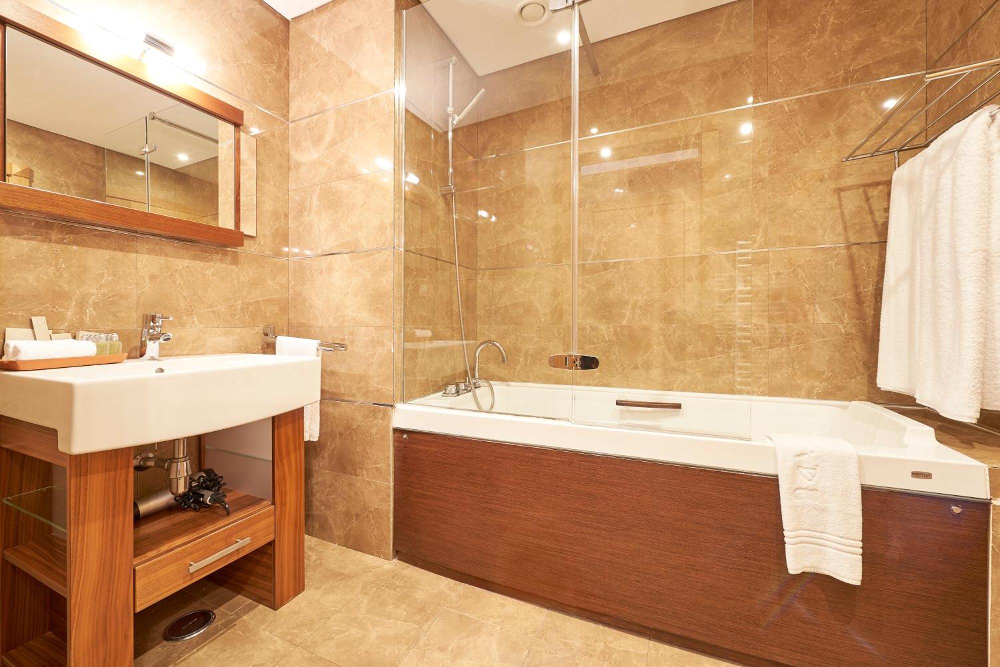 One-Bedroom Apartment with Resort View,1209232537:JPEG