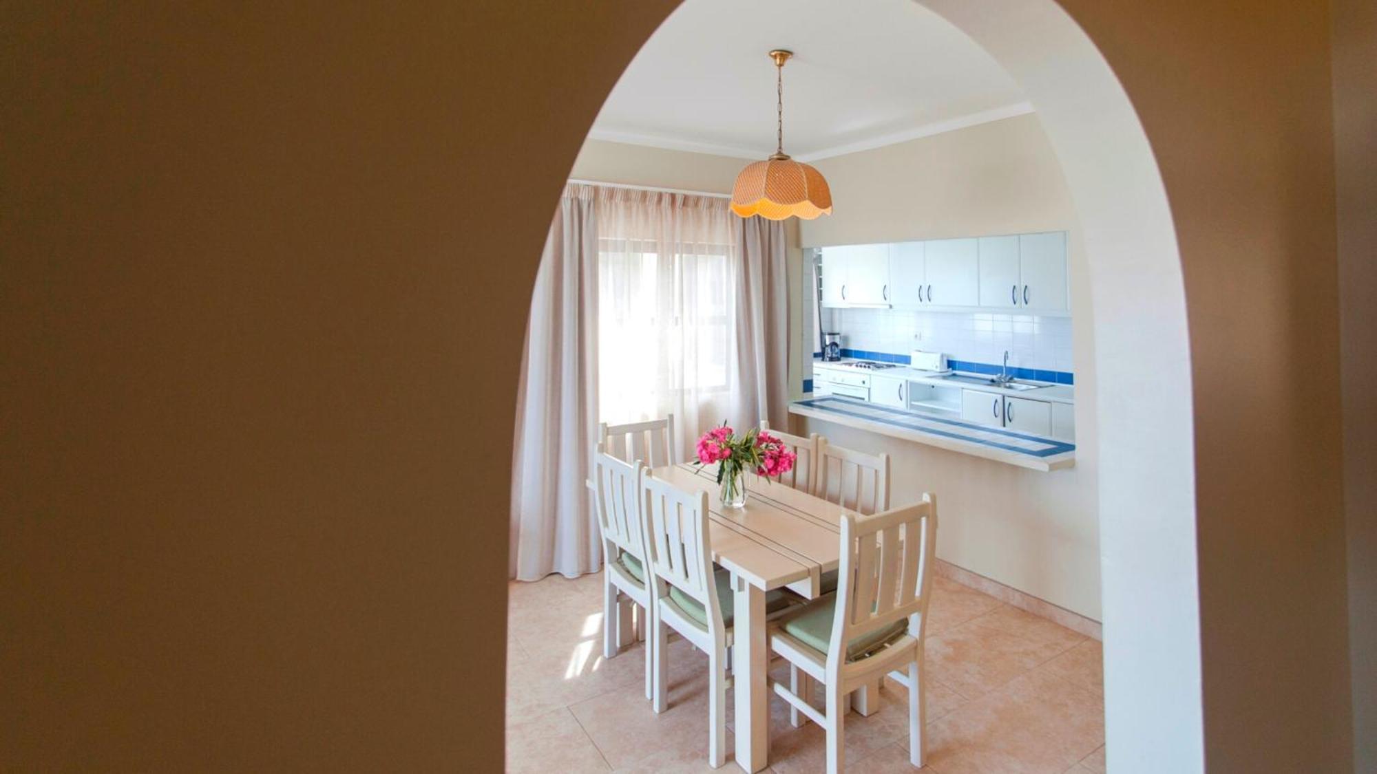 One-Bedroom Apartment with Sea View,1333715222:JPEG