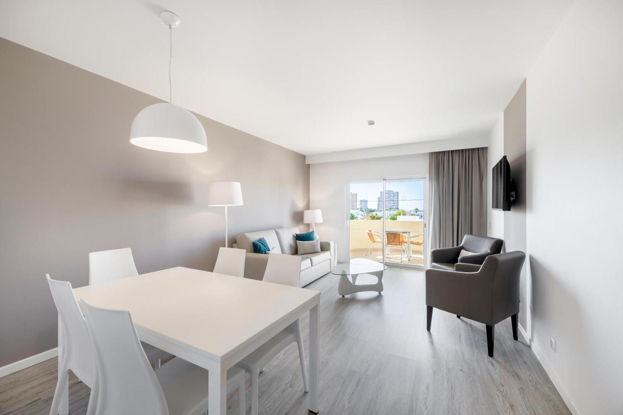 Premium Two-Bedroom Apartment Extra Large,1588040730:JPEG