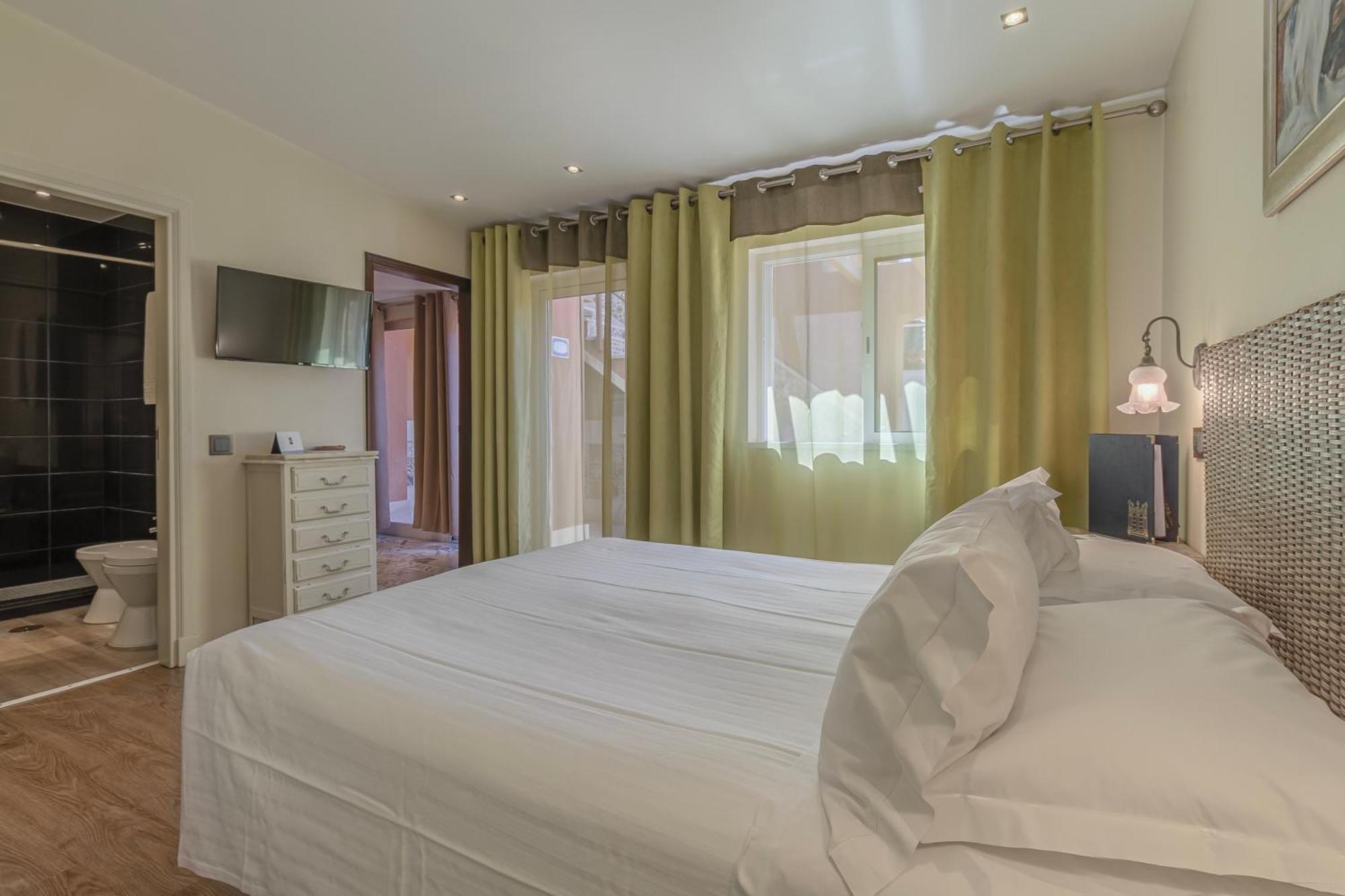 Double Room,1536923026:JPEG