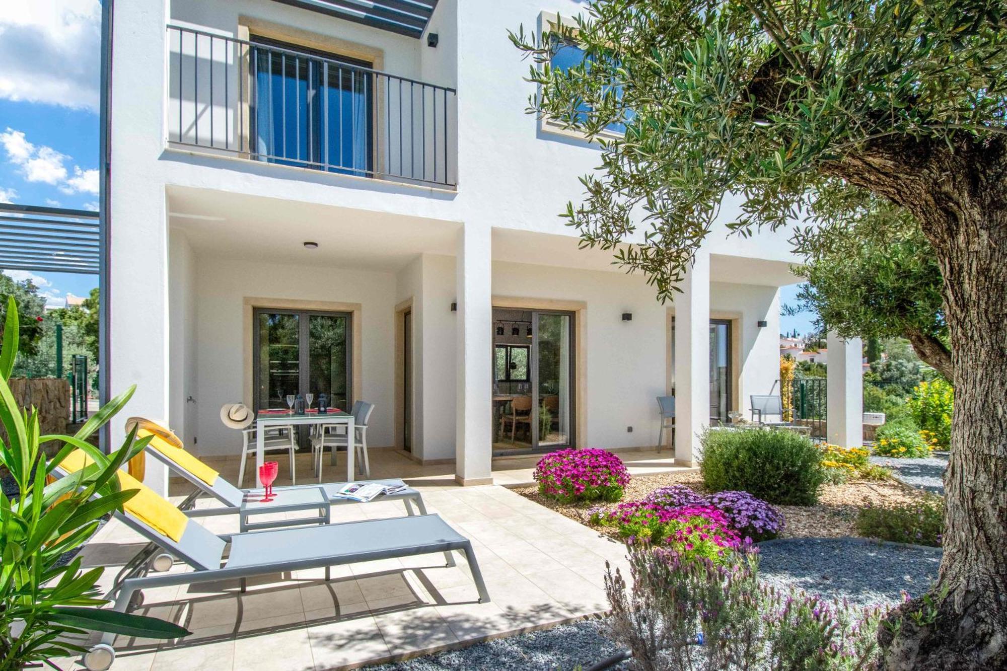 Three Bedroom Duplex Townhouse Upside Down