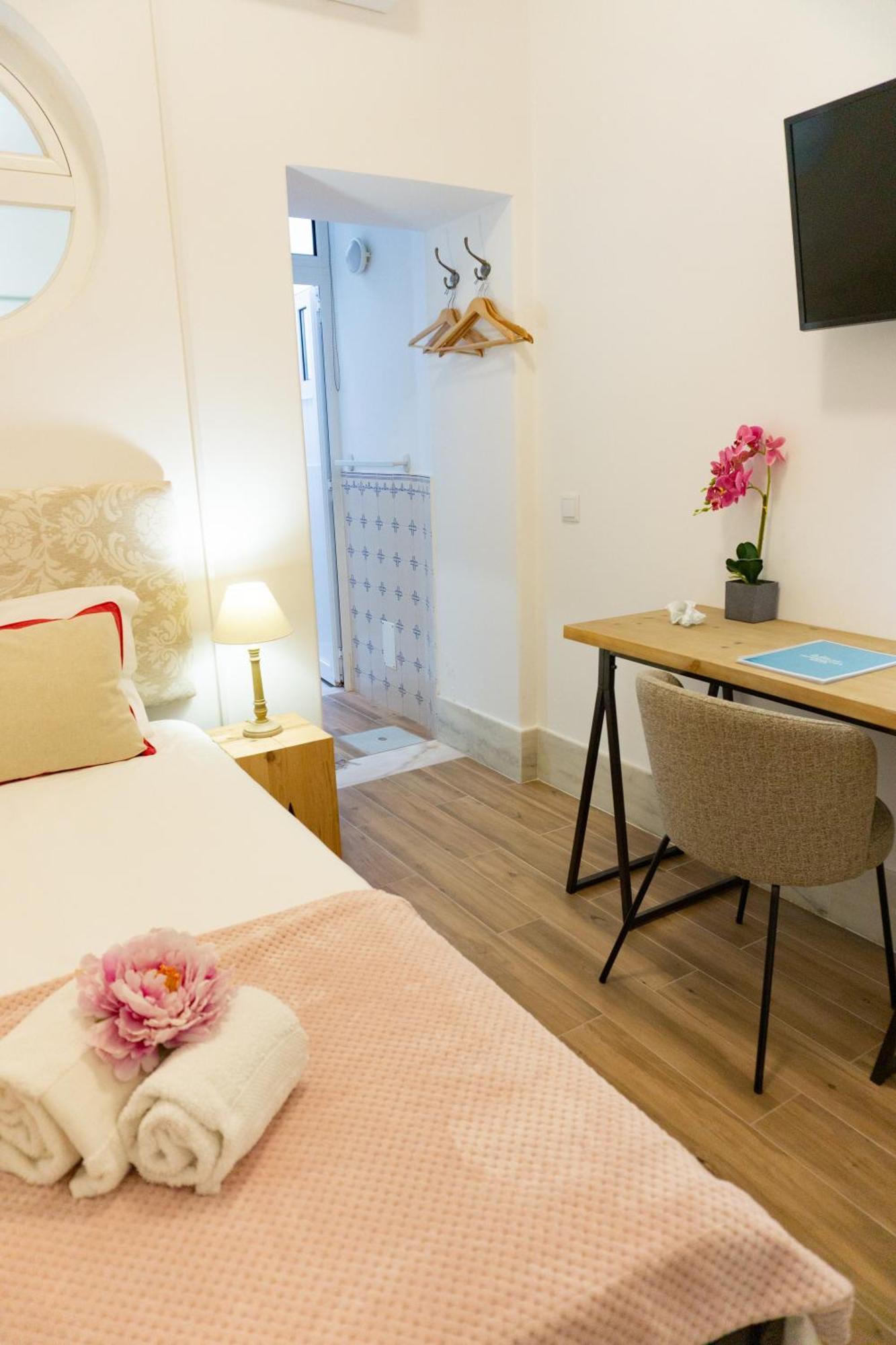 Single Room with Private Bathroom,1611263687:JPEG