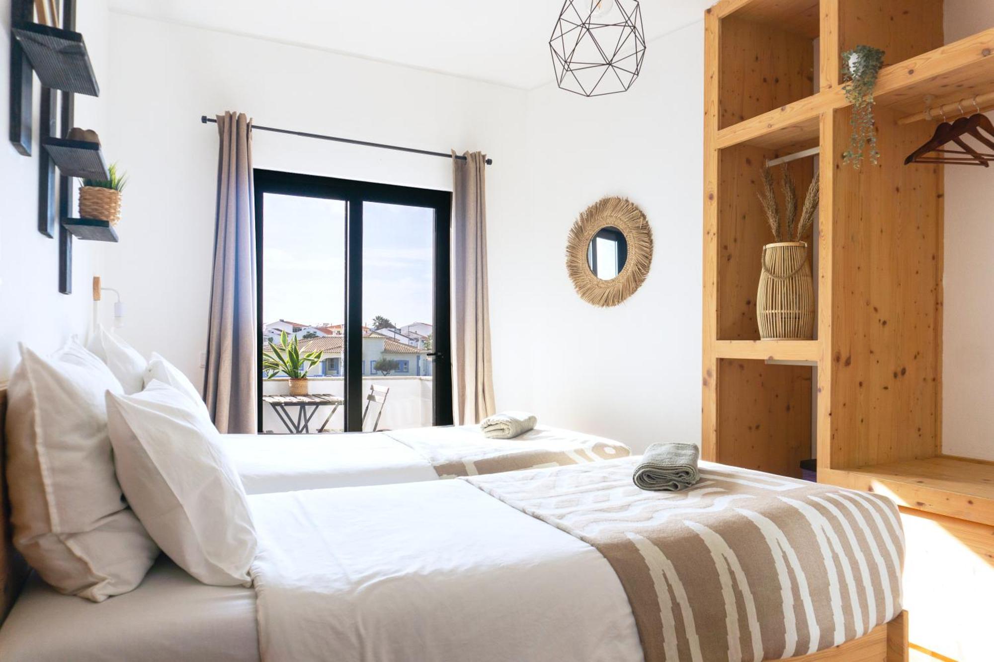 Chambre Double ou Lits Jumeaux avec Salle de Bains Commune