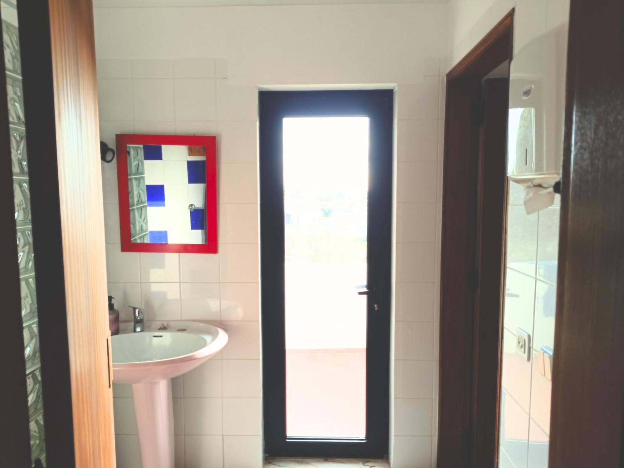 Lit dans Dortoir pour Femmes de 4 Lits