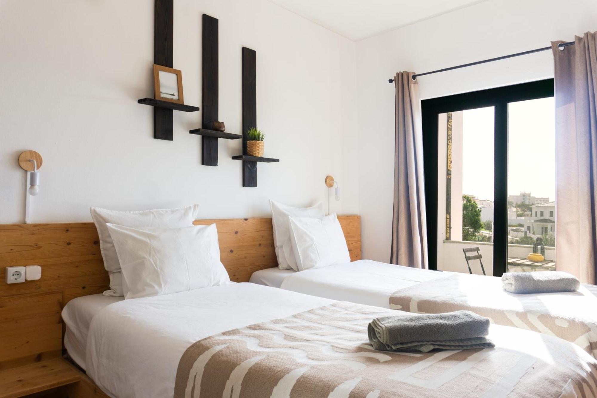 Chambre Double ou Lits Jumeaux avec Salle de Bains Commune
