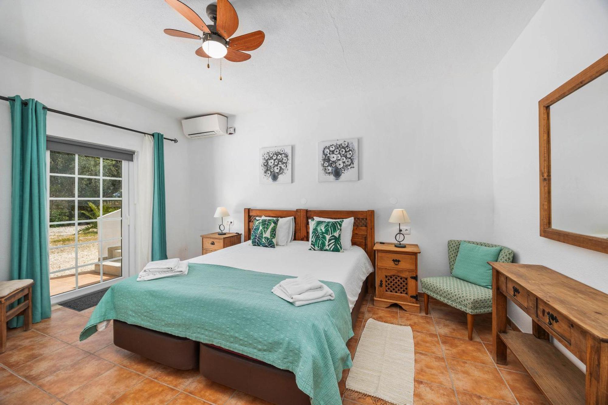 One-Bedroom Apartment with Pool View,1658780263:JPEG