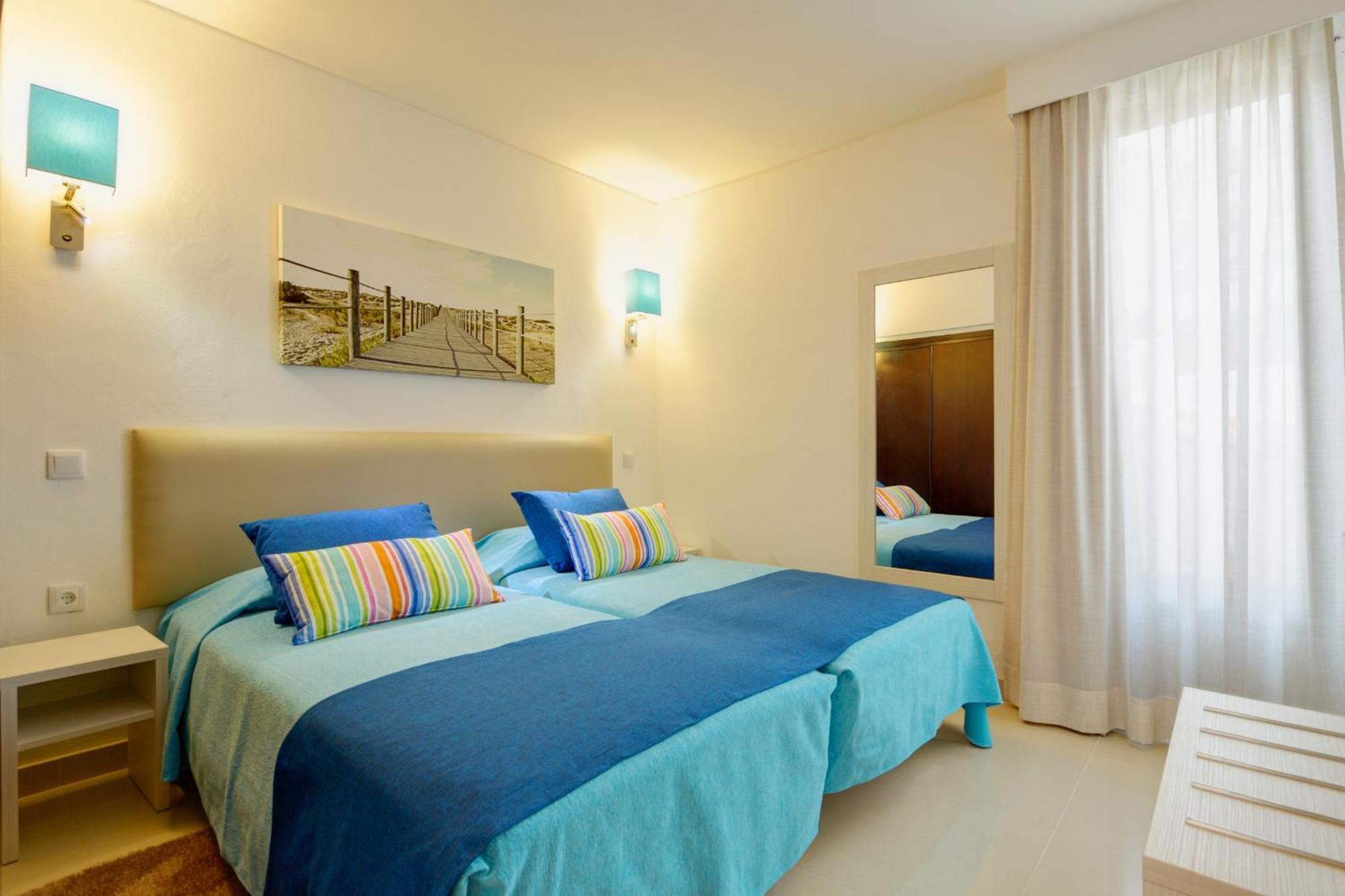 Two-Bedroom Deluxe Apartment Partial Sea View