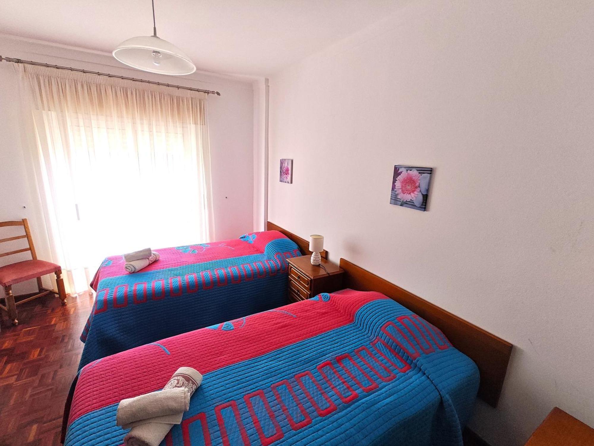 Quarto com Cama de Casal ou 2 de Solteiro e Varanda