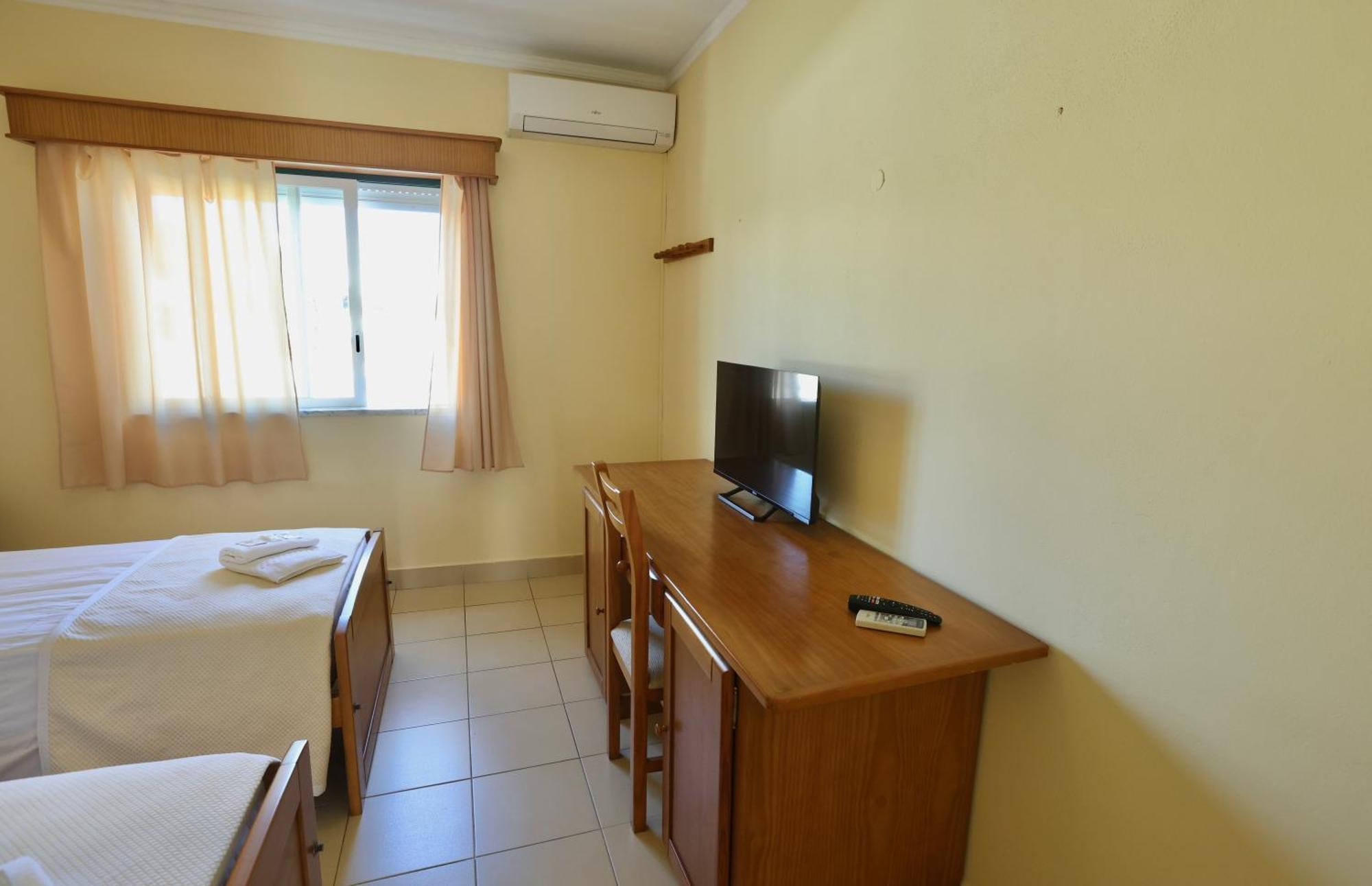 Twin Room,1769551436:JPEG