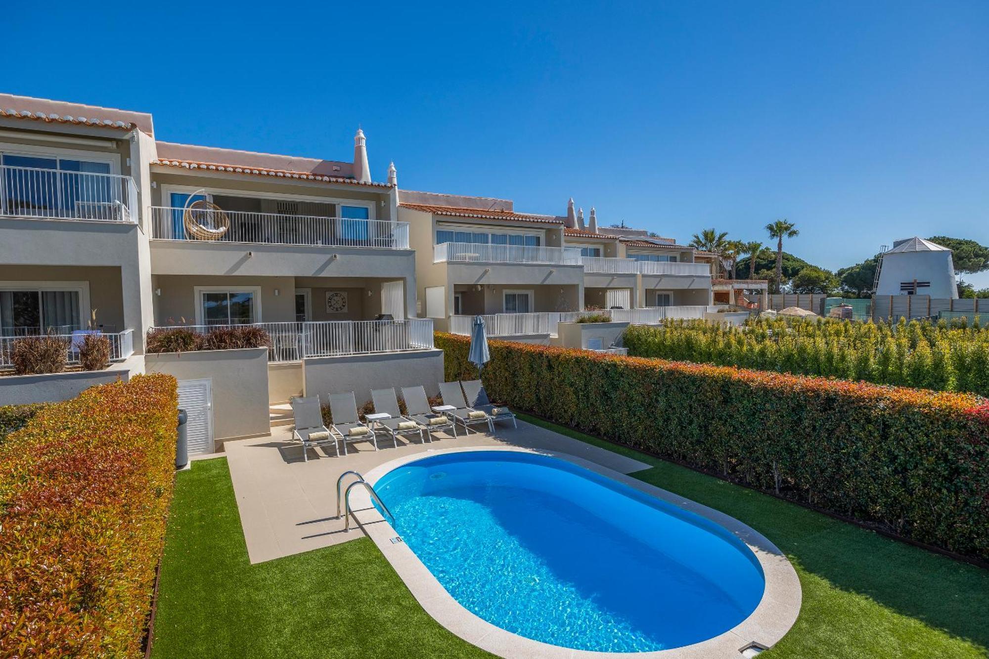 Deluxe Three-Bedroom Townhouse Pool