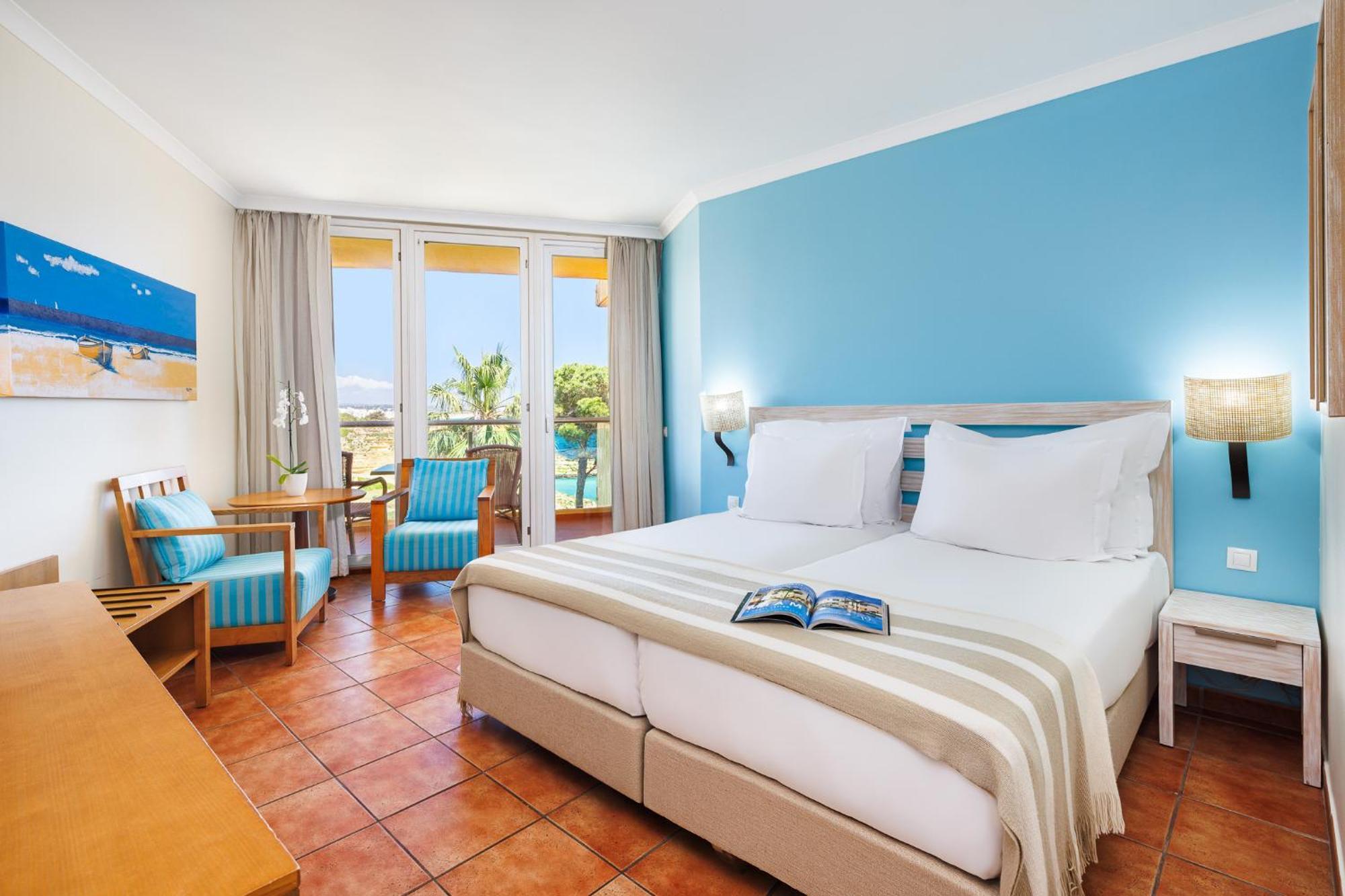 Deluxe Doppelzimmer mit Zustellbett und seitlichem Meerblick