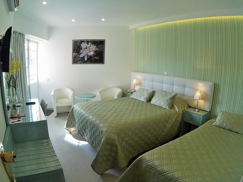 Quarto com 2 Camas de Solteiro