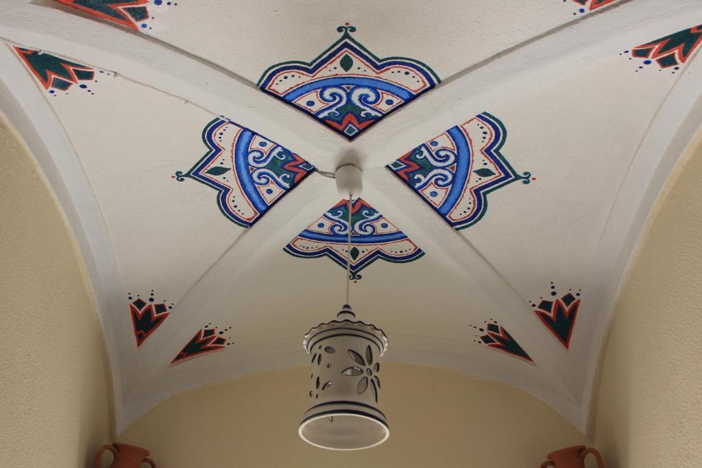 Single Room with Shared Toilet,863804072:JPEG