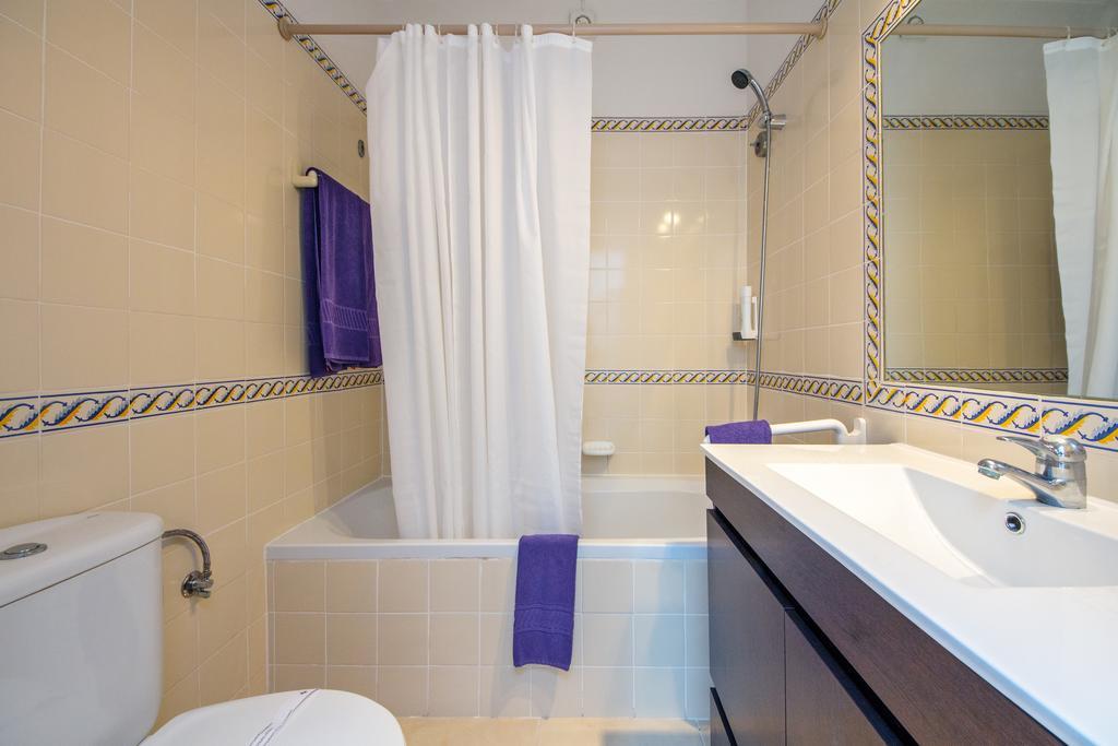 Double or Twin Room,663750360:JPEG