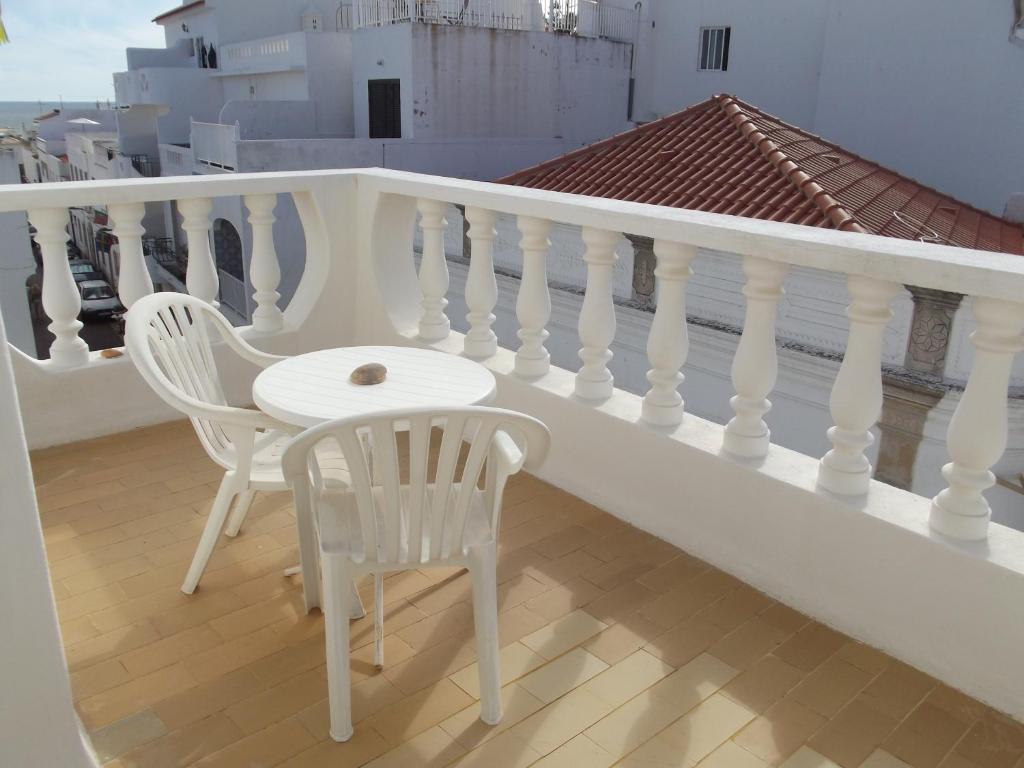 Tweepersoonskamer met 2 Aparte Bedden en Balkon