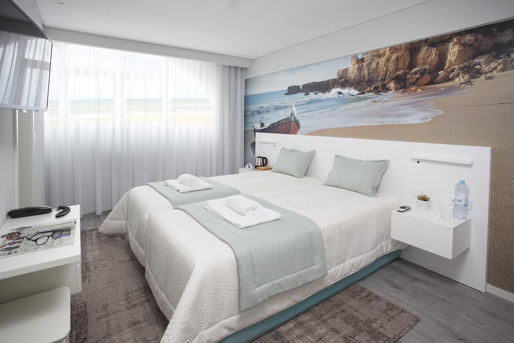 Deluxe Double Room with Side Sea View,402284967:JPEG