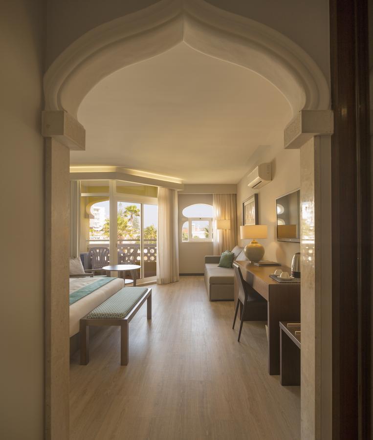 Double or Twin Room with Side Sea View,642130809:JPEG