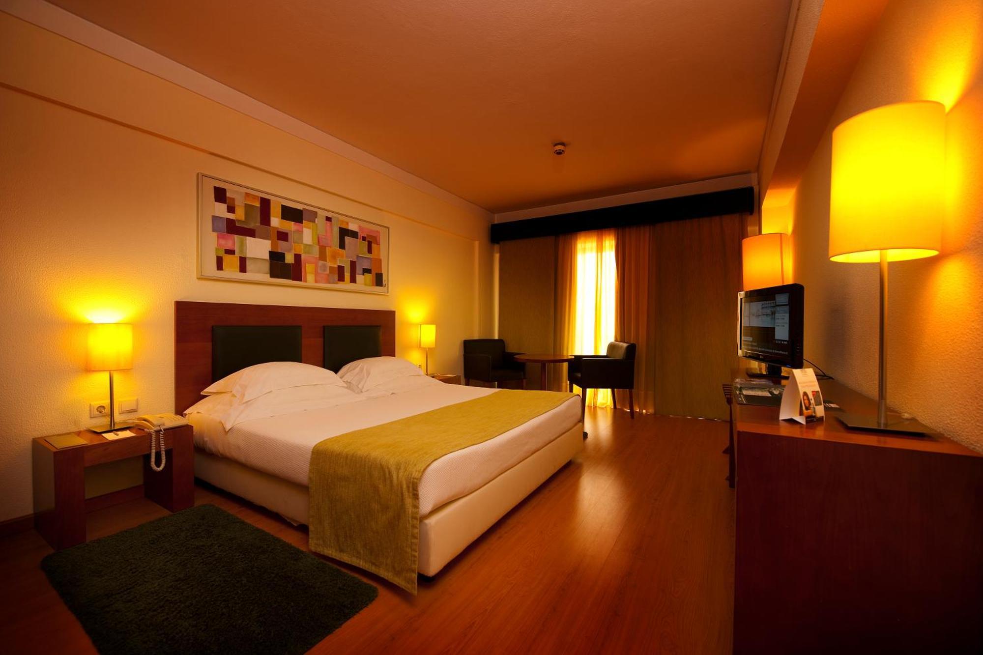 Twin Room,703682281:JPEG