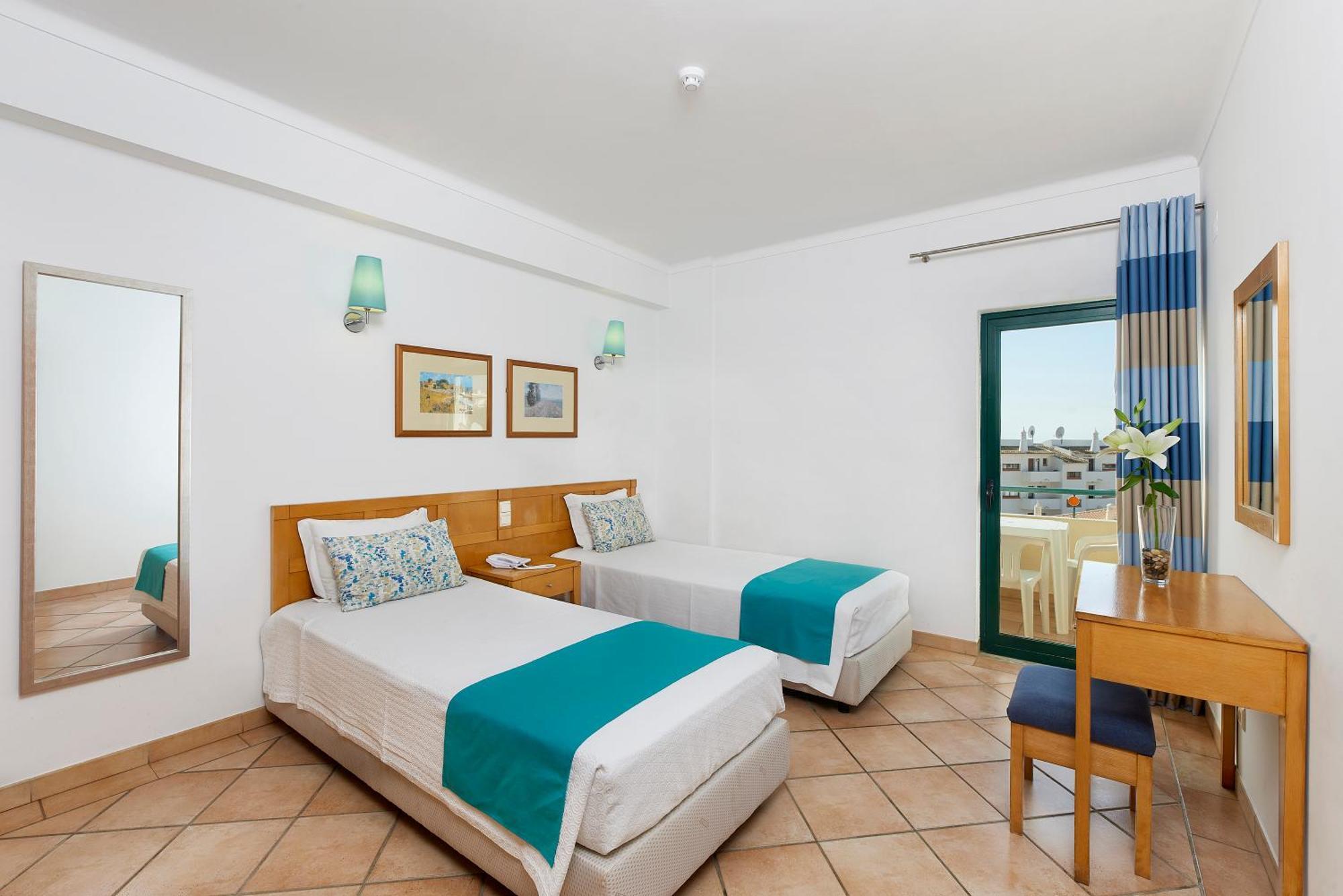 Classic One-Bedroom Apartment - Pool Side,1209209353:JPEG