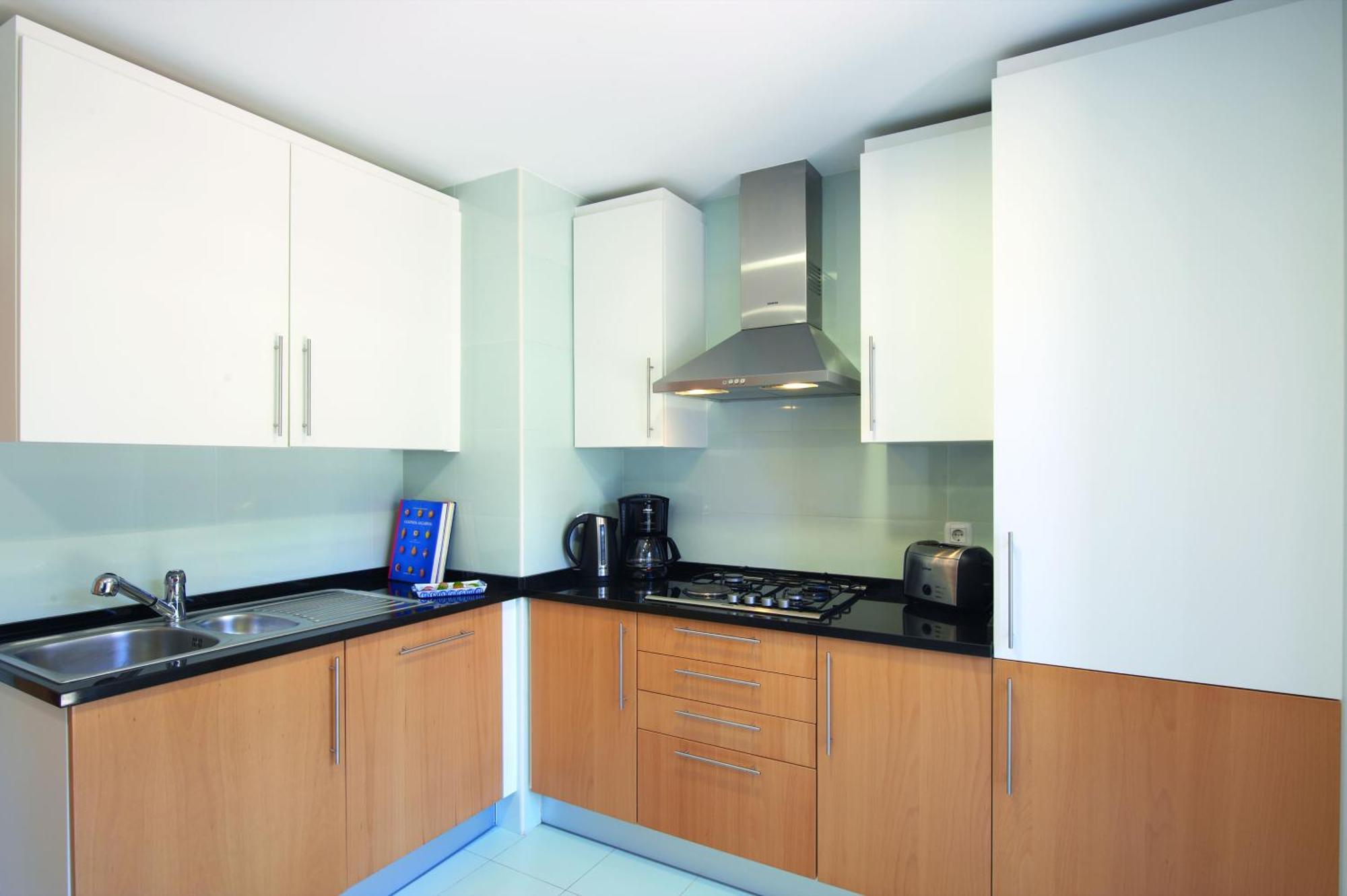 Three-Bedroom Family Apartment (6 Adults + 2 Children)