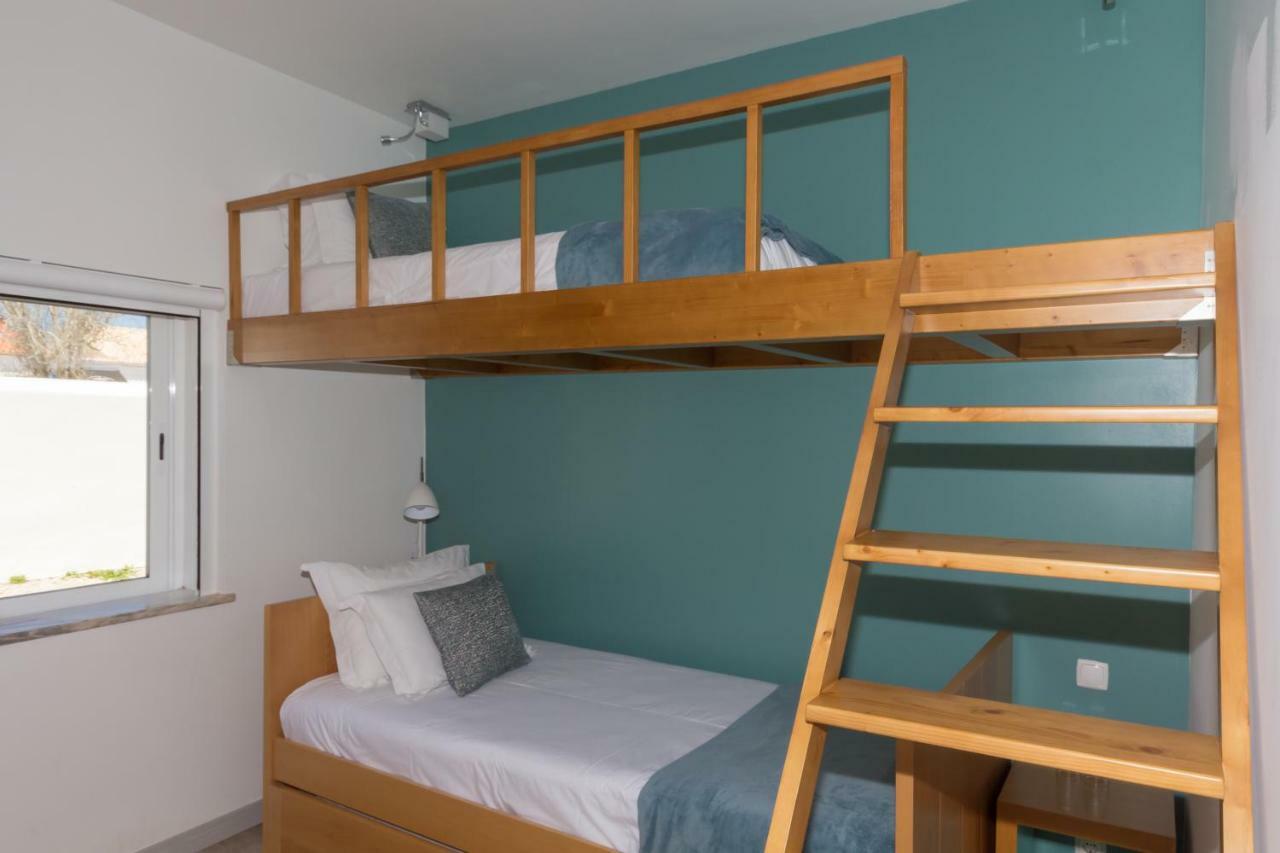 Economy Zimmer mit Etagenbett und Blick auf das Land