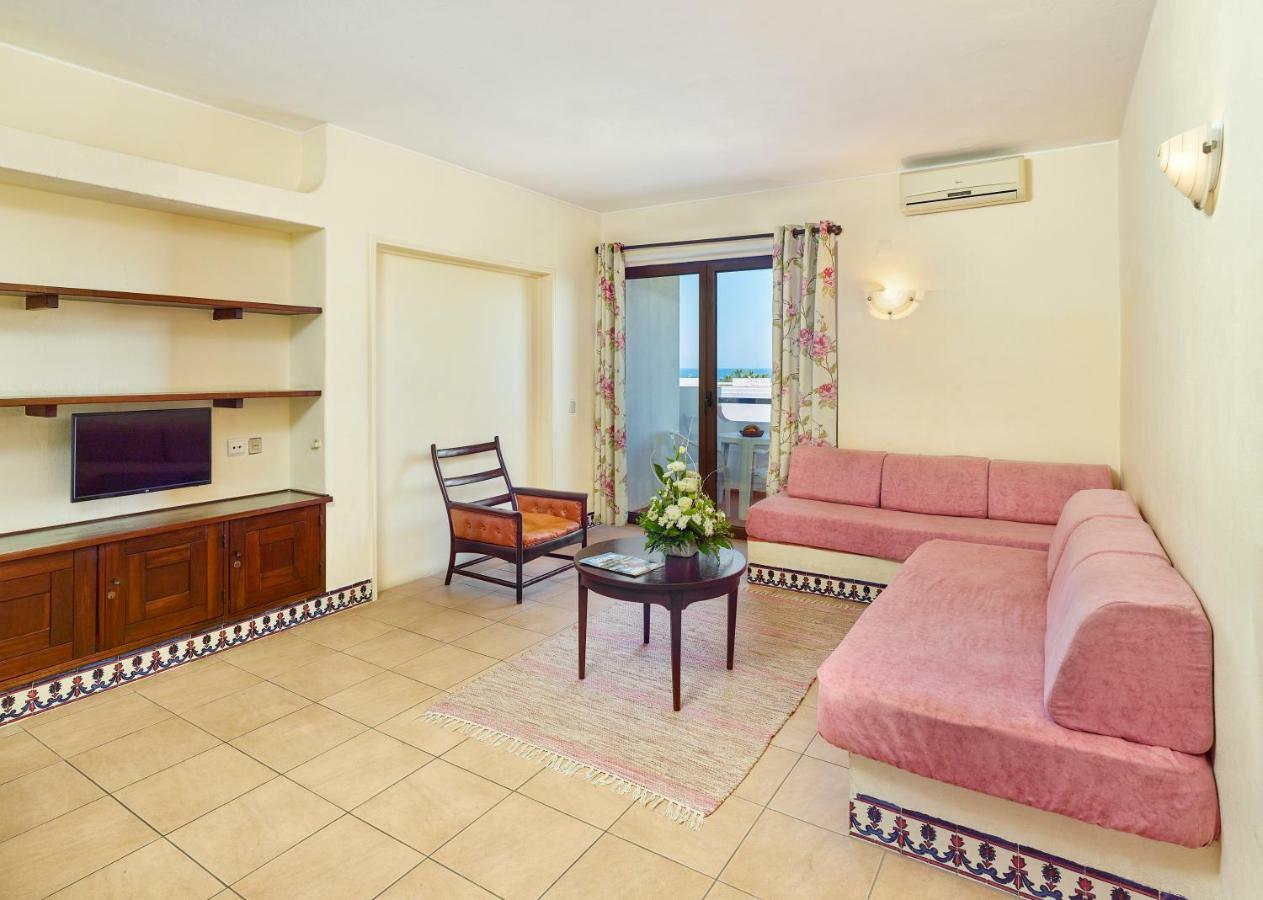 Three-Bedroom Apartment Ocean View,1586830441:JPEG