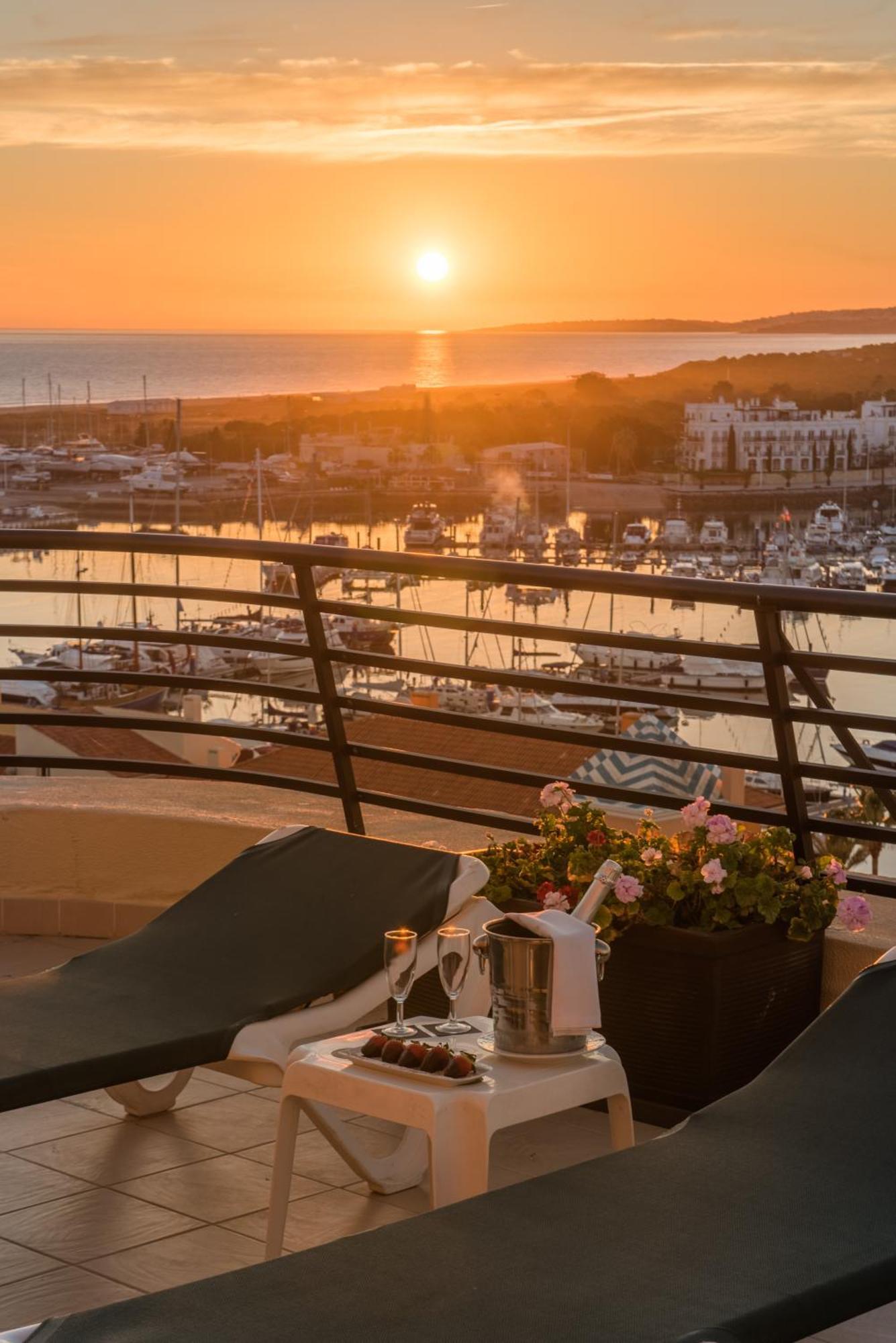 Senior Suite,1420647078:JPEG