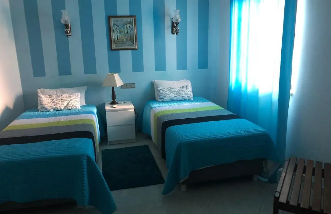 Apartamentos E Quartos Atalaia-1