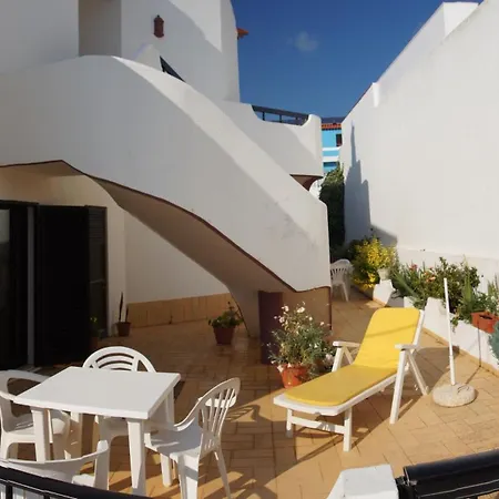 Apartamentos E Quartos Atalaia-3