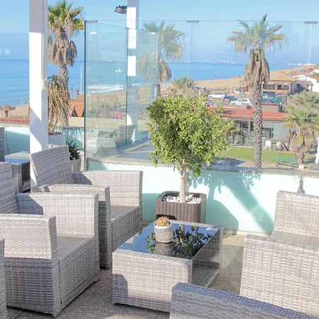 Golden Beach Guest House & Rooftop Bar-3