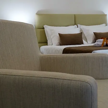 Bowen, Luxury Suites-3