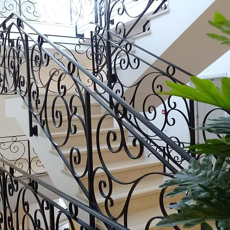 Bowen, Luxury Suites-2