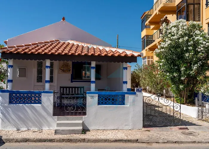 Blife Faro Beach Hostel & Rooms