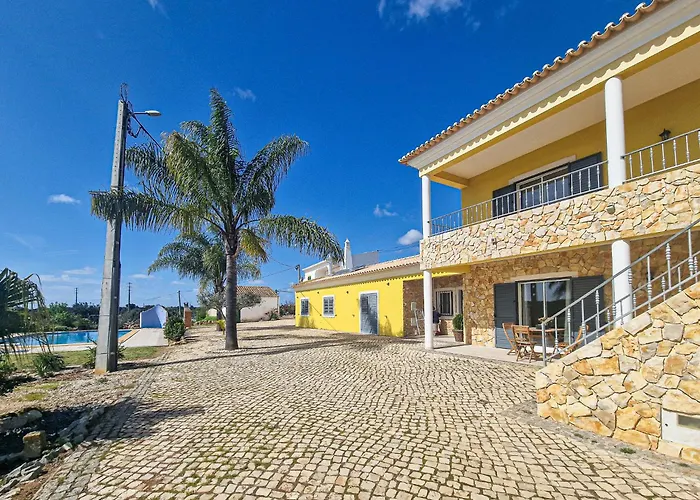 Quinta Do Bravo - Swimming Pool - By Bedzy