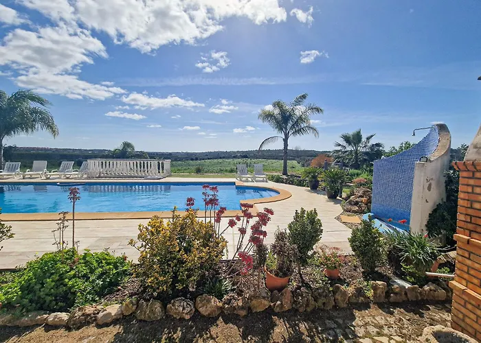 Quinta Do Bravo - Swimming Pool - By Bedzy