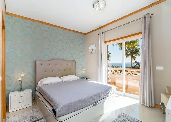 Fantastic Townhouse With Pool And Sea Views