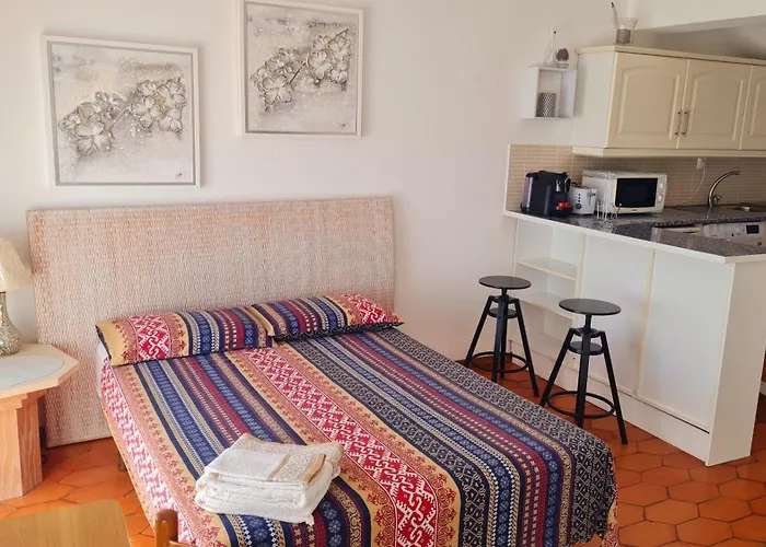 Musa Mar Studio With Balcony Panoramic View In The Residential Area