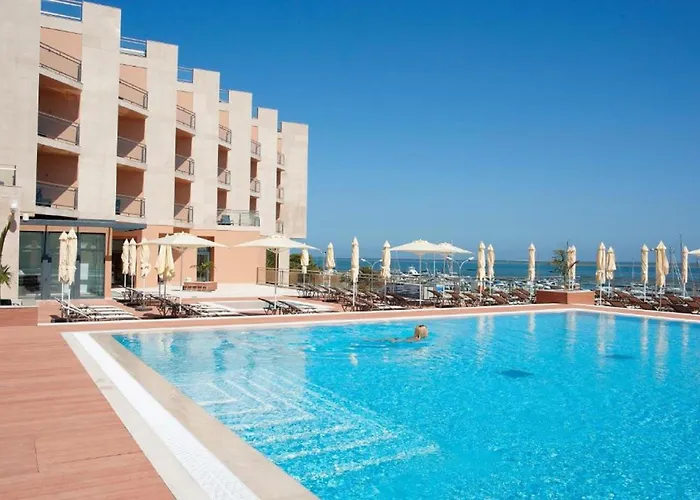 Olhao Hotels With Pool