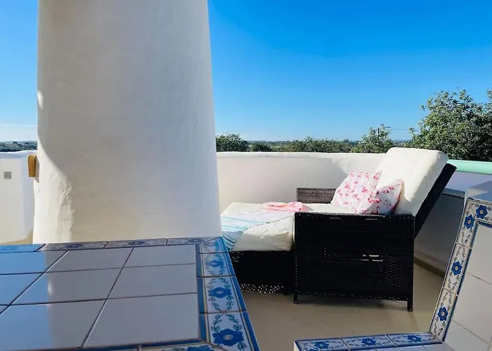 Self-Contained Floor Of Quinta / Villa