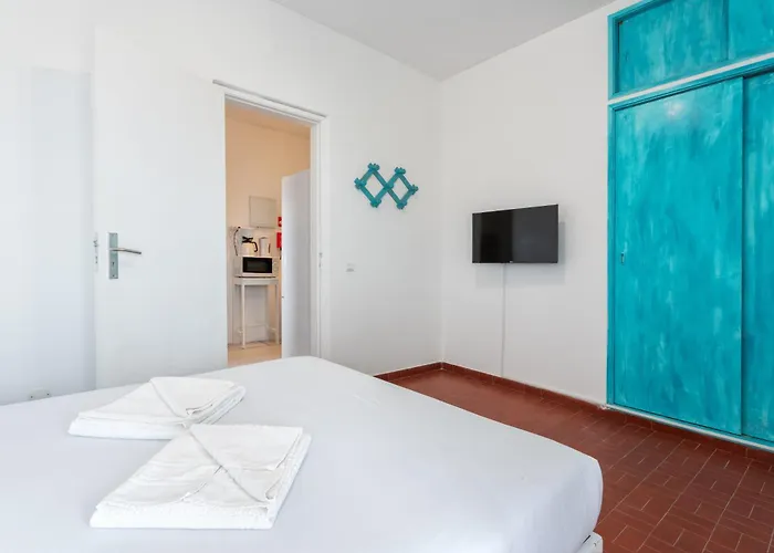 Blife Faro Beach Hostel & Rooms