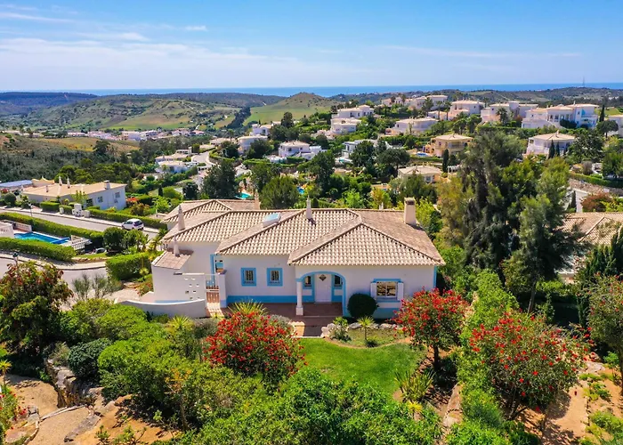 Parque Da Floresta Villa 209 With Pool On Golf Resort