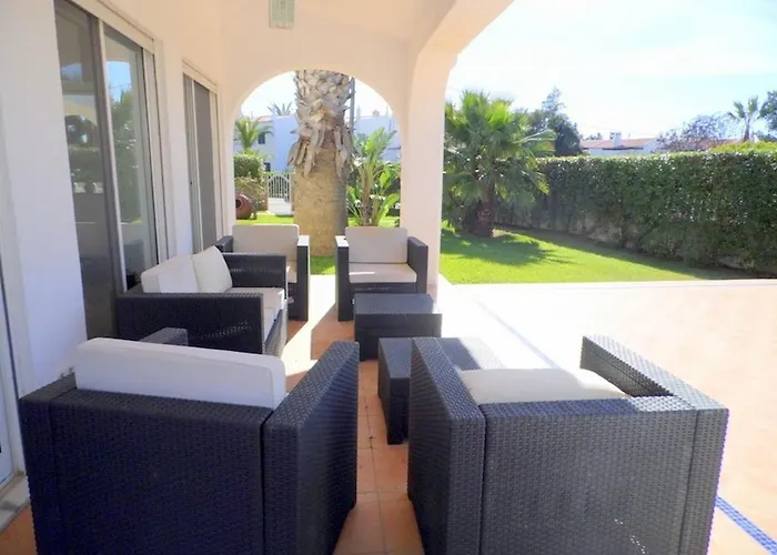 16 Centeanes - Fabulous Location Just Short Walk T