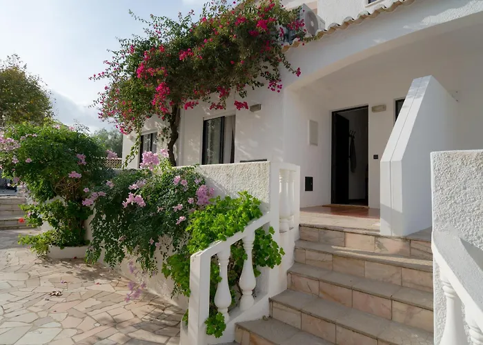 5 Bedroom Beach House In Luz, Lagos