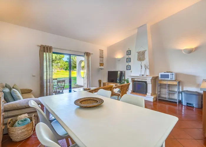 Paraiso de Alvor: Poolside Retreat Near Beach and Village