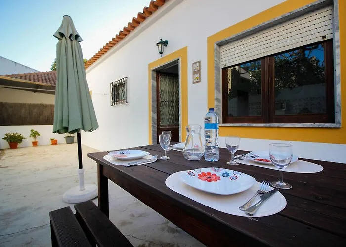 Casa Nova - Paderne - Moradia Com Jardim