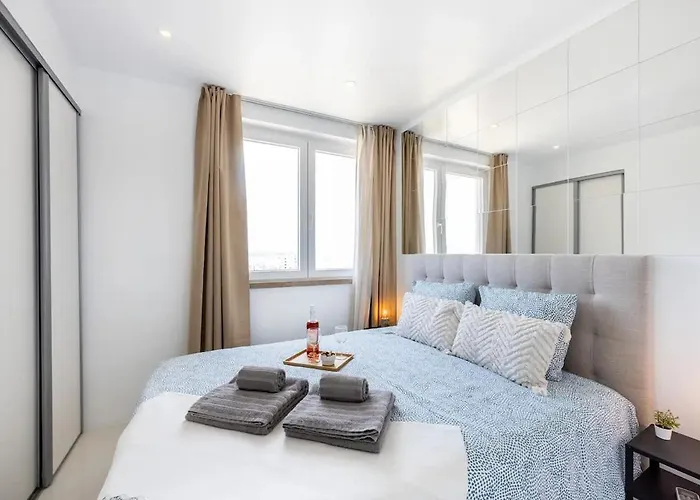 Luxury 1 Min Beach With Sea View, Wifi, Ac, Smarttv