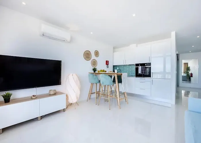 Luxury 1 Min Beach With Sea View, Wifi, Ac, Smarttv