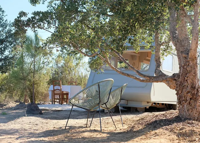 Chic Vintage Caravan Retreat, Just 25 Mins To The Beach