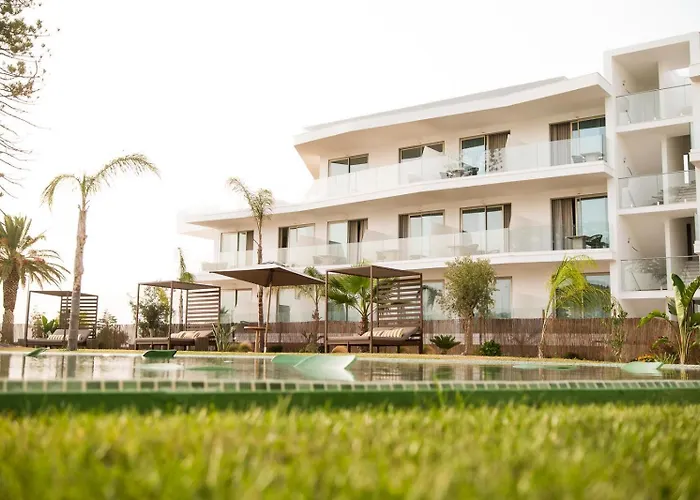 Castelo Suites Hotel